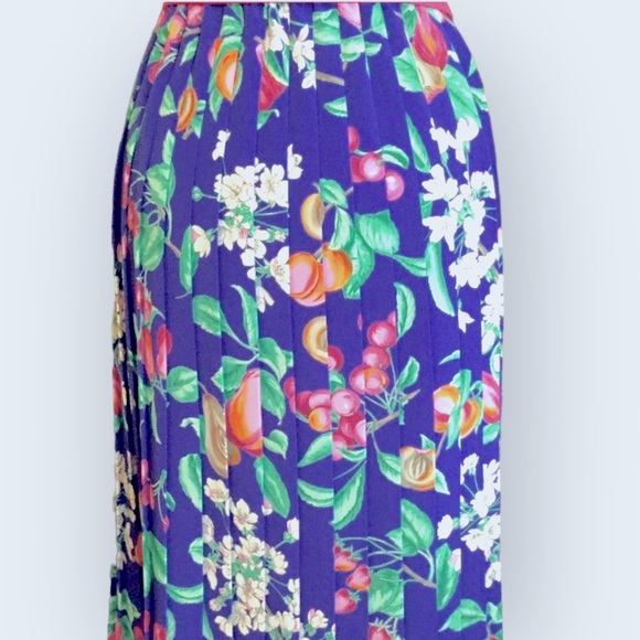 Alfred Dunner Vintage Floral and Fruit Print Skirt in Size 12 - Picture 4 of 6